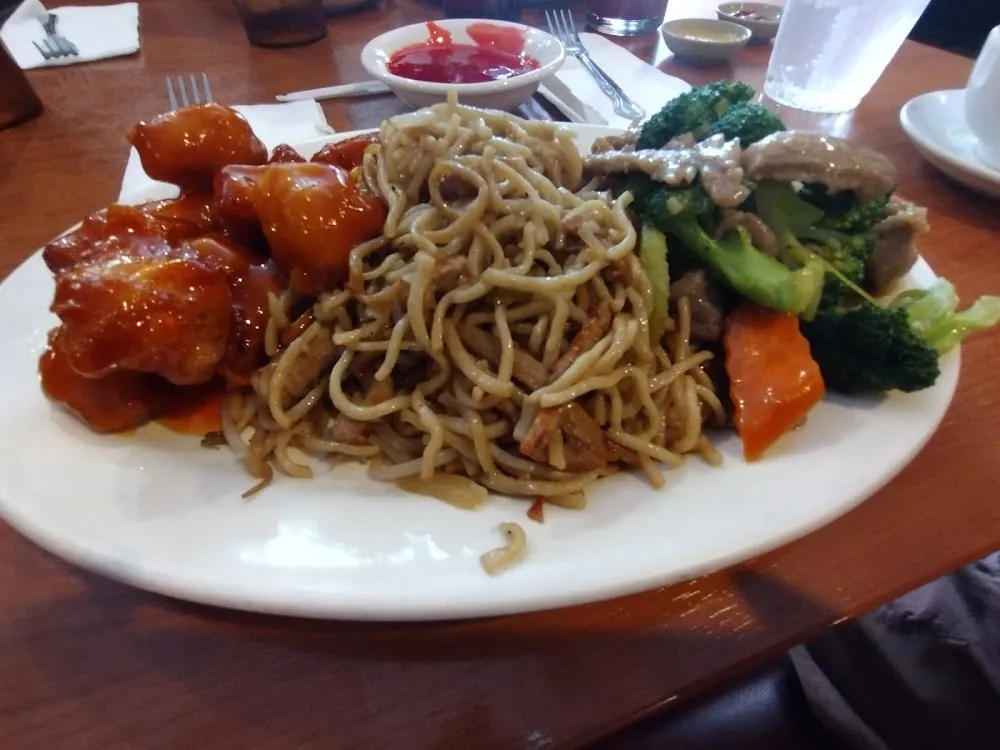 15 Orange Chicken and Broccoli Beef